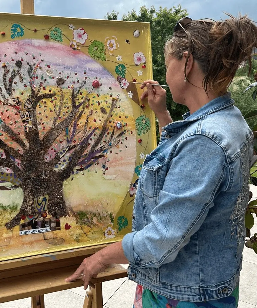 Artémis peignant un arbre en plein air